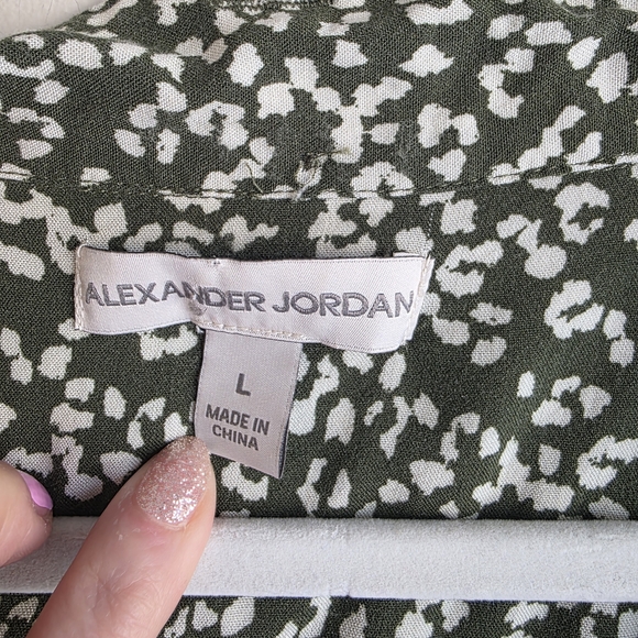 Green and White Patterned Women's Top - Picture 2 of 7